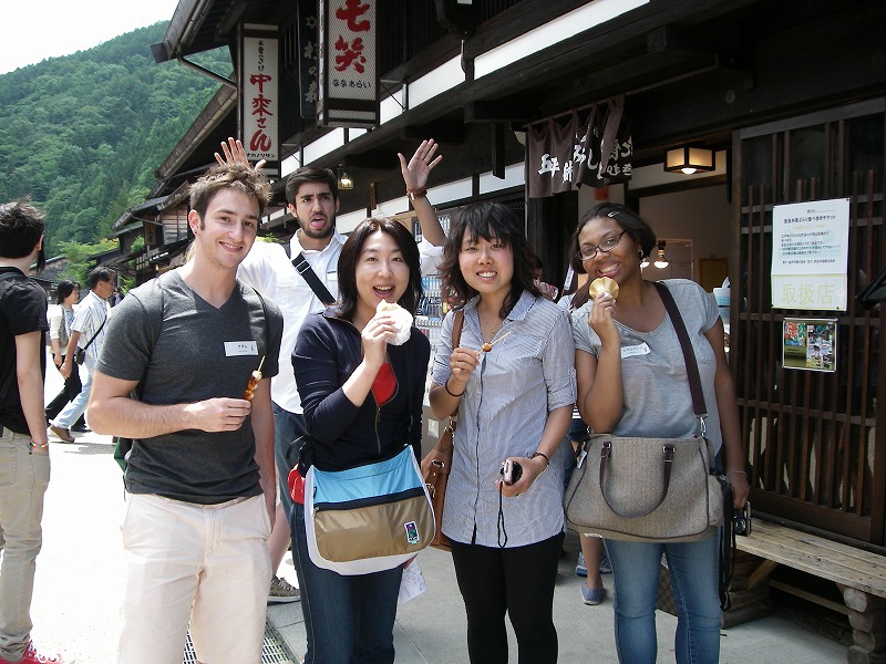 nagano7 KCP students walking around lovely surroundings
